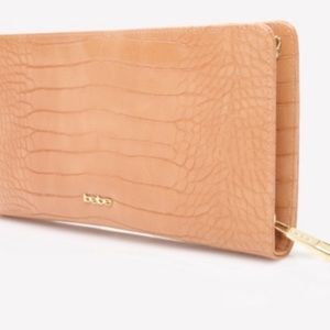 bebe Lola clutch tan NWT